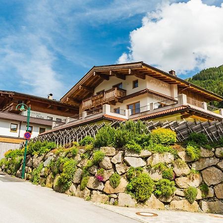 Haus Sabrina - Ferienwohnungen Saalbach-Hinterglemm Dış mekan fotoğraf