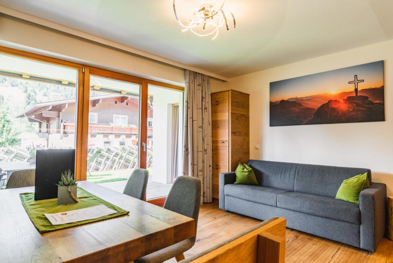Haus Sabrina - Ferienwohnungen Saalbach-Hinterglemm Dış mekan fotoğraf